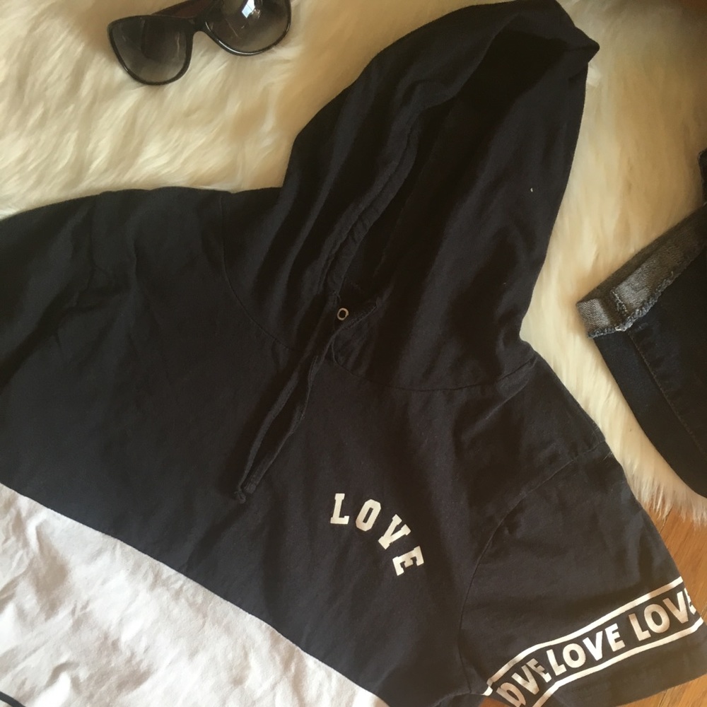 ON FIRE “Love” Short Sleeve Light Hoodie